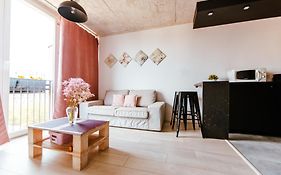 Industrial 9Th Floor Central Apartment With Balcony And Views